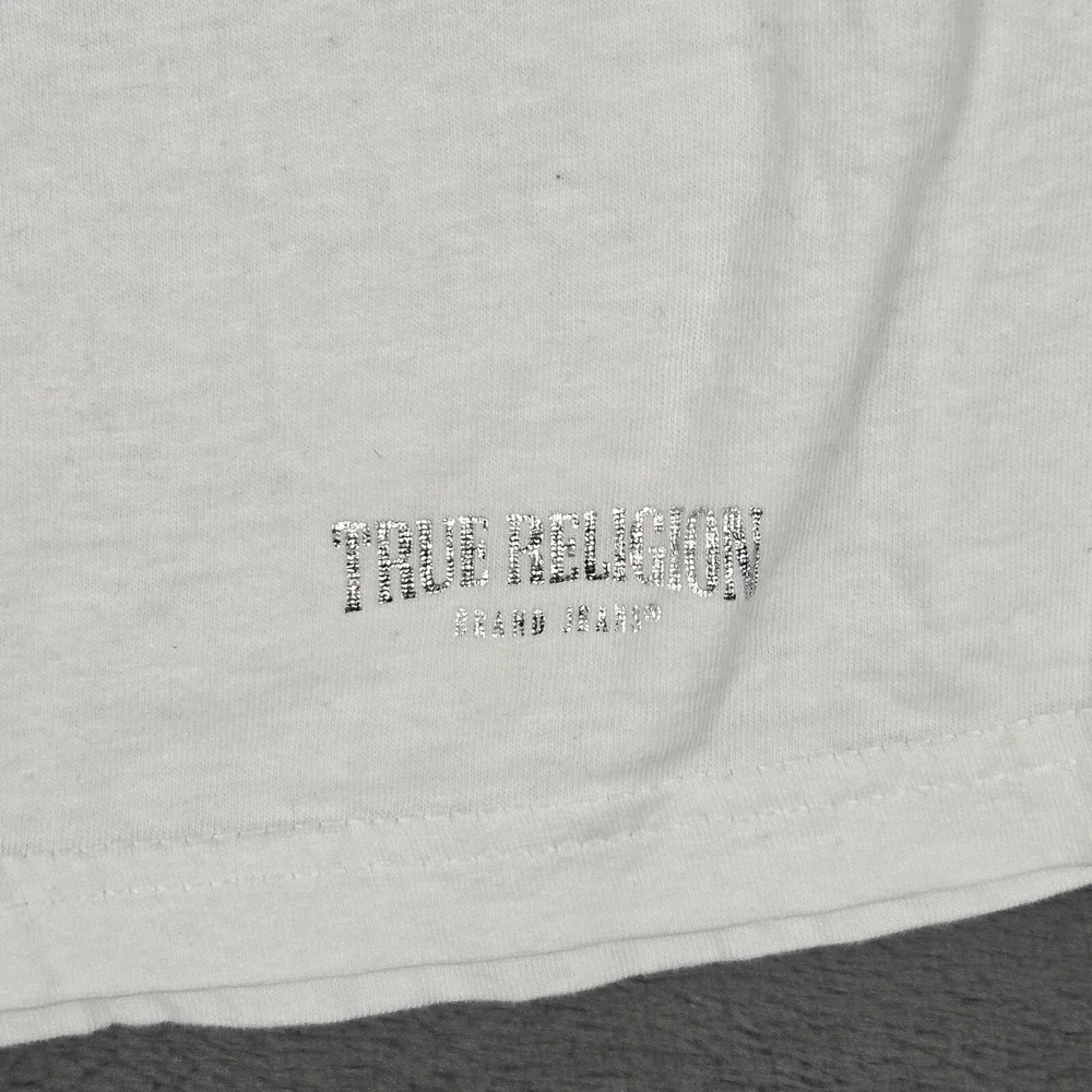 True Religion Shirt Womens Large White Gray Logo Short Sleeve V-Neck‎ Crop Boxy - Picture 4 of 7